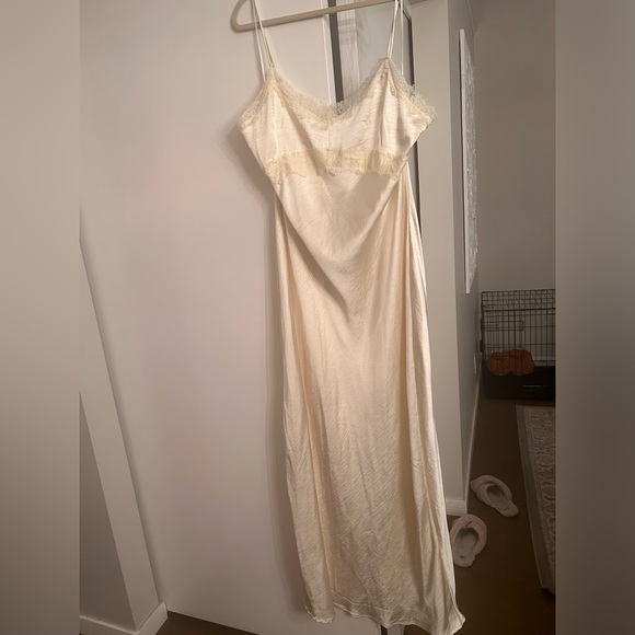 Off white dress - Picture 3 of 4